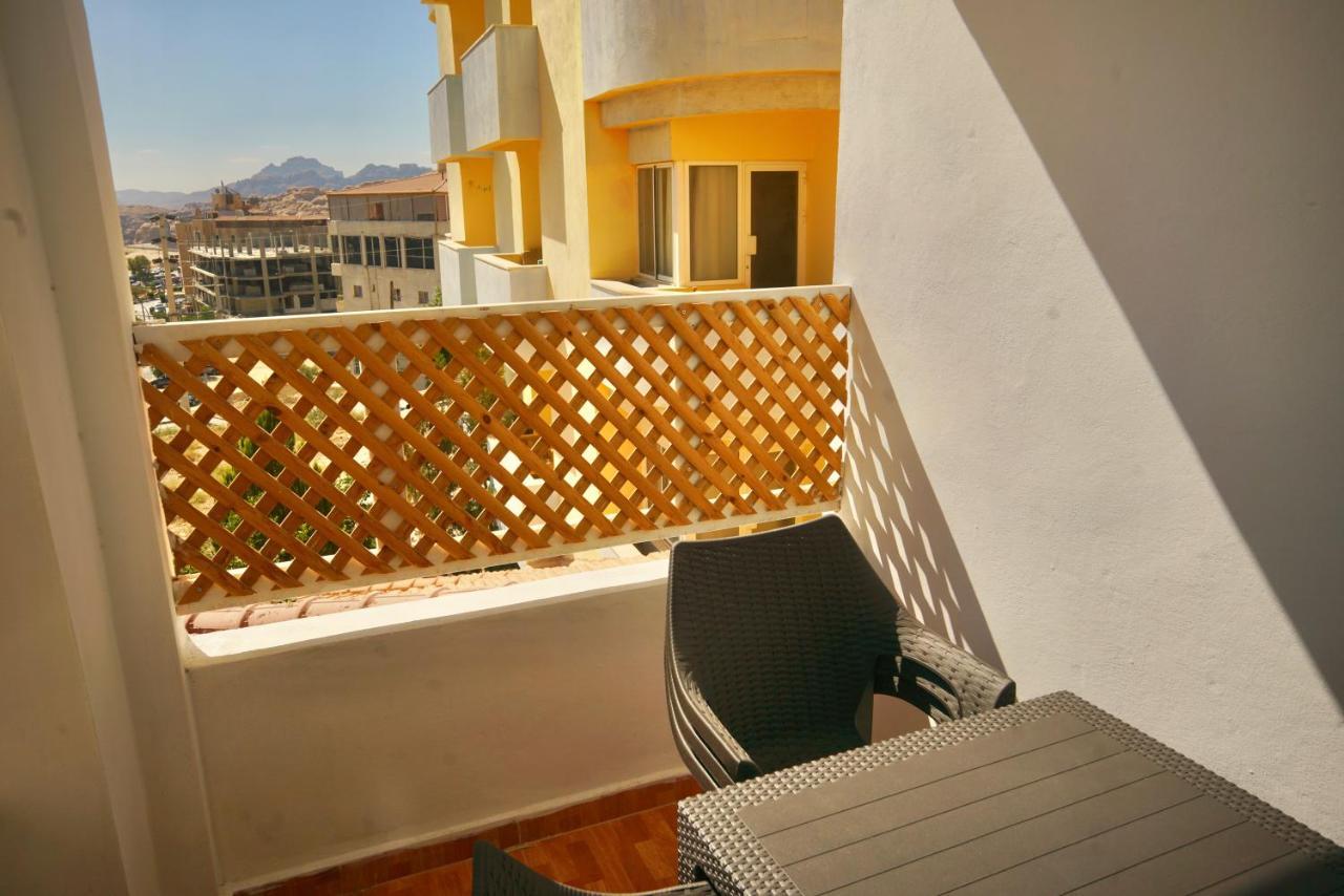 Petra Main Gate Studios Wadi Musa Exterior foto